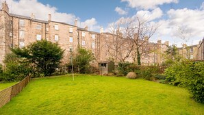 City Apartment | View from room - Traditional 3 bed Apartment Stockbridge (Edinburgh)