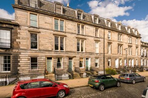 Front of property - Traditional 3 bed Apartment Stockbridge (Edinburgh)