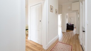 Interior - Traditional 3 bed Apartment Stockbridge (Edinburgh)