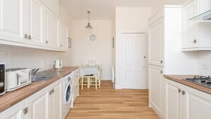 City Apartment | Private kitchen - Traditional 3 bed Apartment Stockbridge (Edinburgh)