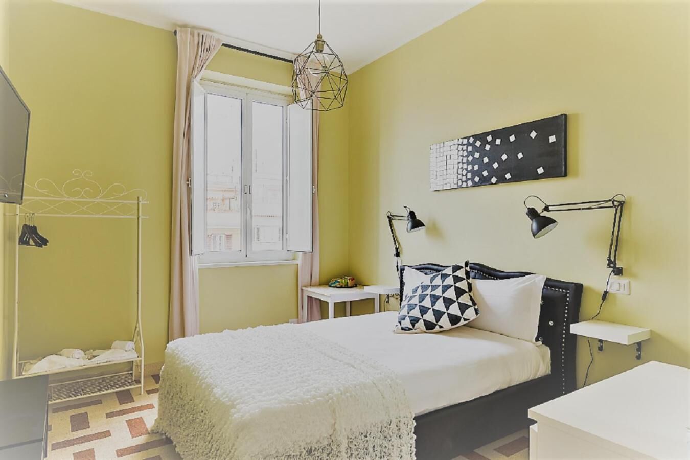 Bureau, espace de travail pour ordinateur portable, rideaux occultants