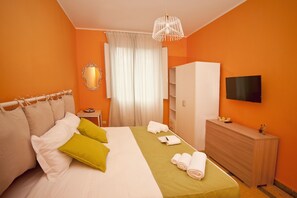 Comfort Quadruple Room | Desk, laptop workspace, blackout drapes, iron/ironing board - Martin (Rome)