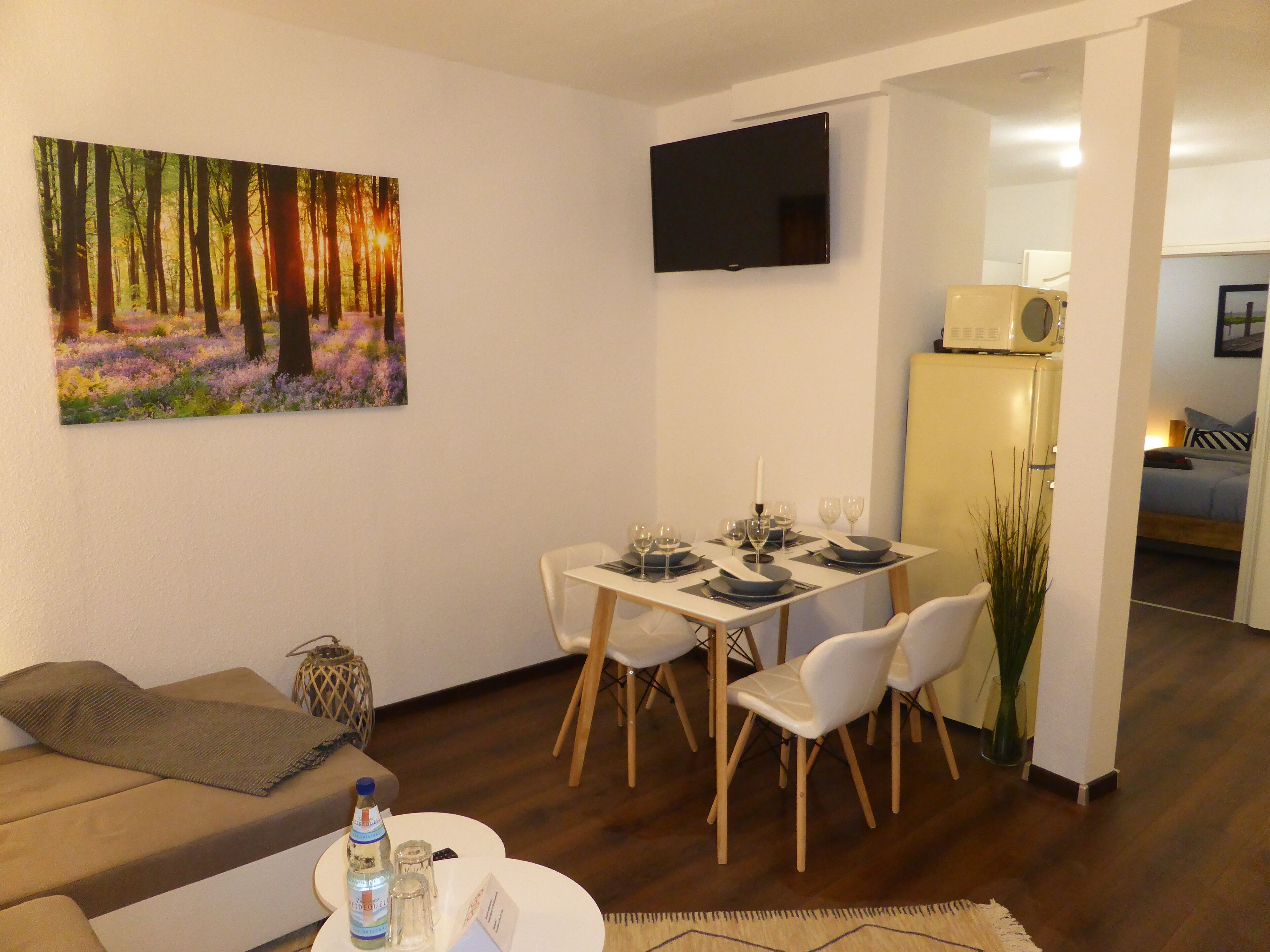 Apartment, 2 Bedrooms (incl. Cleaning Fee) | Ruang tamu | 110 cm televisyen skrin rata dengan satelit, TV Pintar, meja ping pong