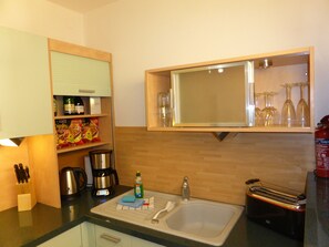 Apartment, 2 Bedrooms (incl. Cleaning Fee) | Private kitchen | Full-size fridge, microwave, oven, stovetop - Apartment Goethe (Jena)