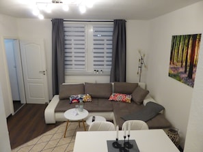 Apartment, 2 Schlafzimmer (incl. Cleaning Fee) | Essbereich im Zimmer