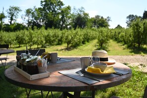 تناول الطعام بالخارج