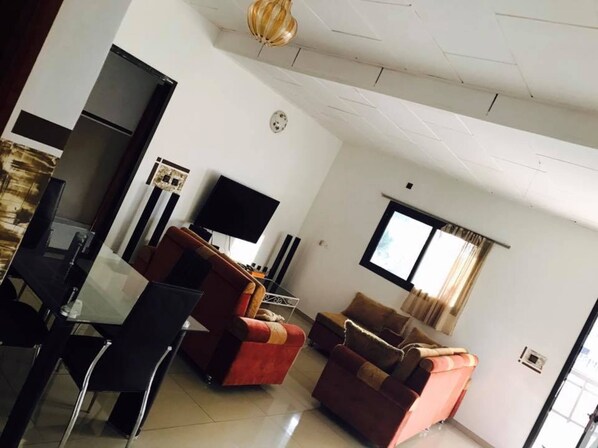 Interior - HOTEL PARIS VILLAGE (Abidjan)