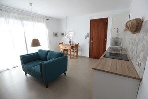 TV, fireplace, stereo