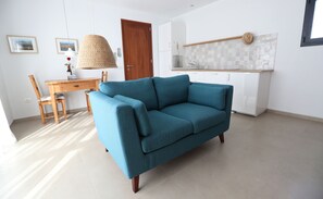 TV, fireplace, stereo