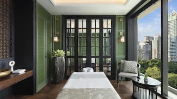 Couples treatment room(s), sauna, hot tub, steam room