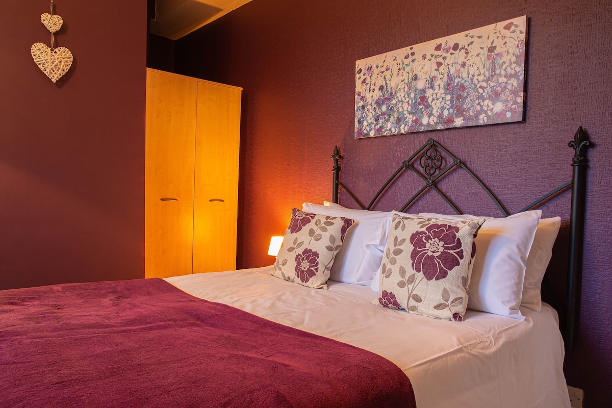 Comfort Double Room, 1 Double Bed (Room 1) | Blackout drapes, iron/ironing board (on request), WiFi (free)