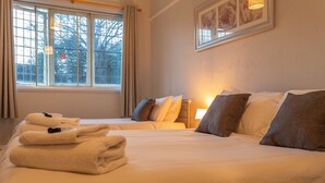 家庭三人房, 2 间卧室 (Room 2) | 遮光窗帘、熨斗/熨板、免费 WiFi