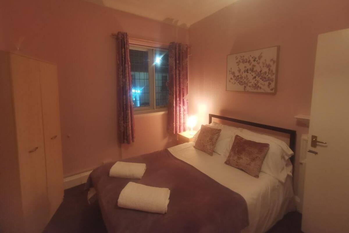Comfort Double Room, 1 Double Bed (Room 4) | Blackout drapes, iron/ironing board (on request), WiFi (free)