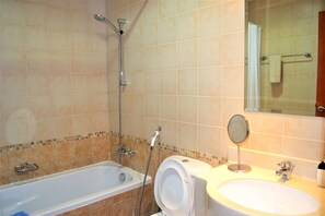 Bathroom - Fully Furnished 1BR with Balcony & Marina View - MRVW (Dubai)