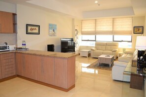 Apartment (Murad) | Private kitchenette | Full-sized fridge, microwave, oven, stovetop - Stylish 1BR near MOE - MRD (Dubai)