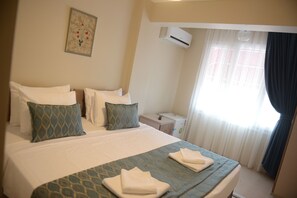 Minibar, iron/ironing board, free WiFi, bed sheets
