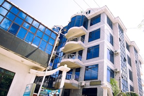 Property entrance - Best Point Hotel (Dar es Salaam)