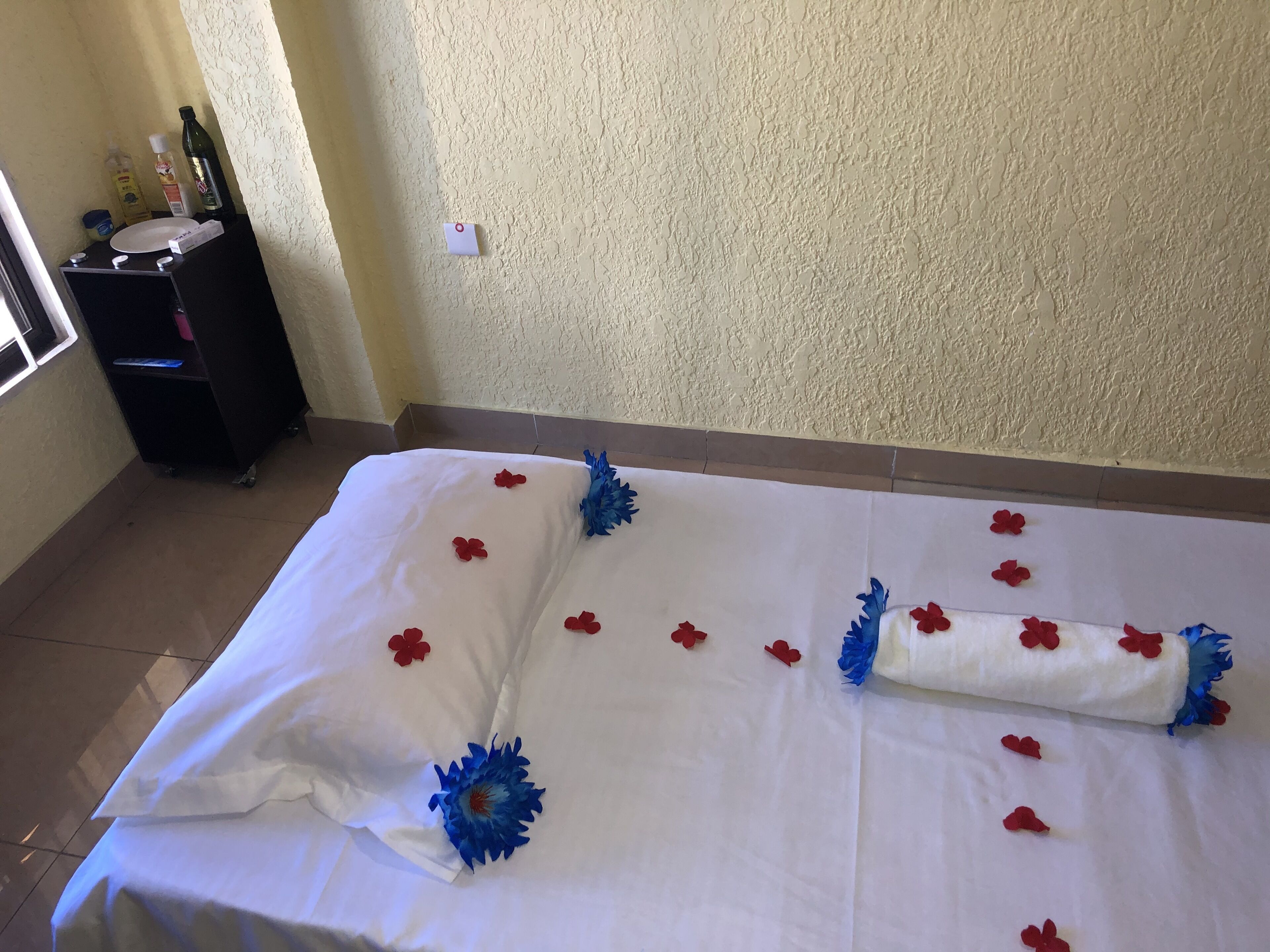 couples treatment room(s), deep-tissue massages