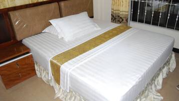 Camera Standard | Postazione laptop, insonorizzazione, Wi-Fi gratuito, lenzuola