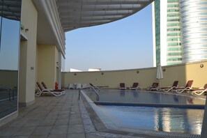 Outdoor pool - Goldcrest Executive (Dubai)