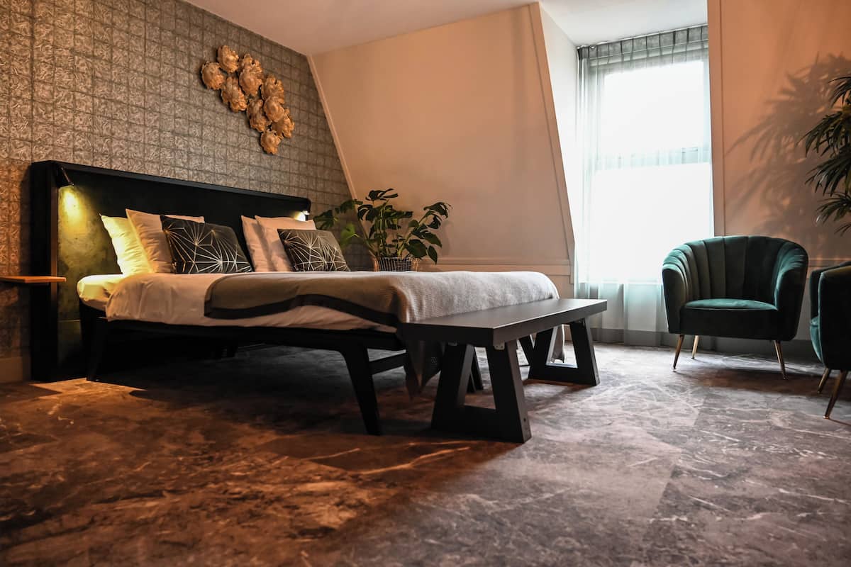 Deluxe Double Room | 1 bedroom, premium bedding, in-room safe, desk