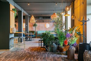 Serviço de café da manhã e jantar, restaurante ao ar livre 