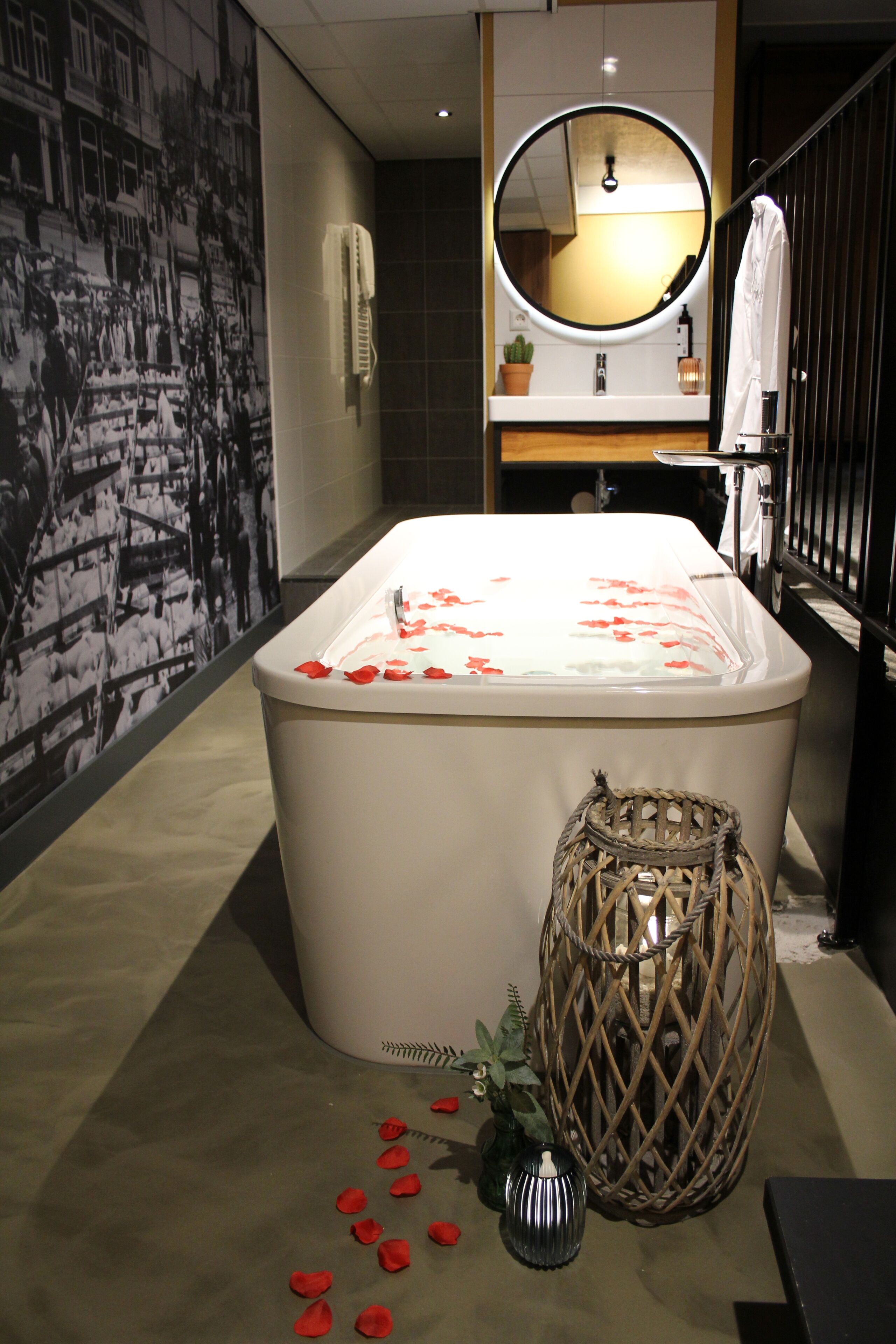 deluxe suite | bathroom | shower, rainfall showerhead, free toiletries, hair dryer