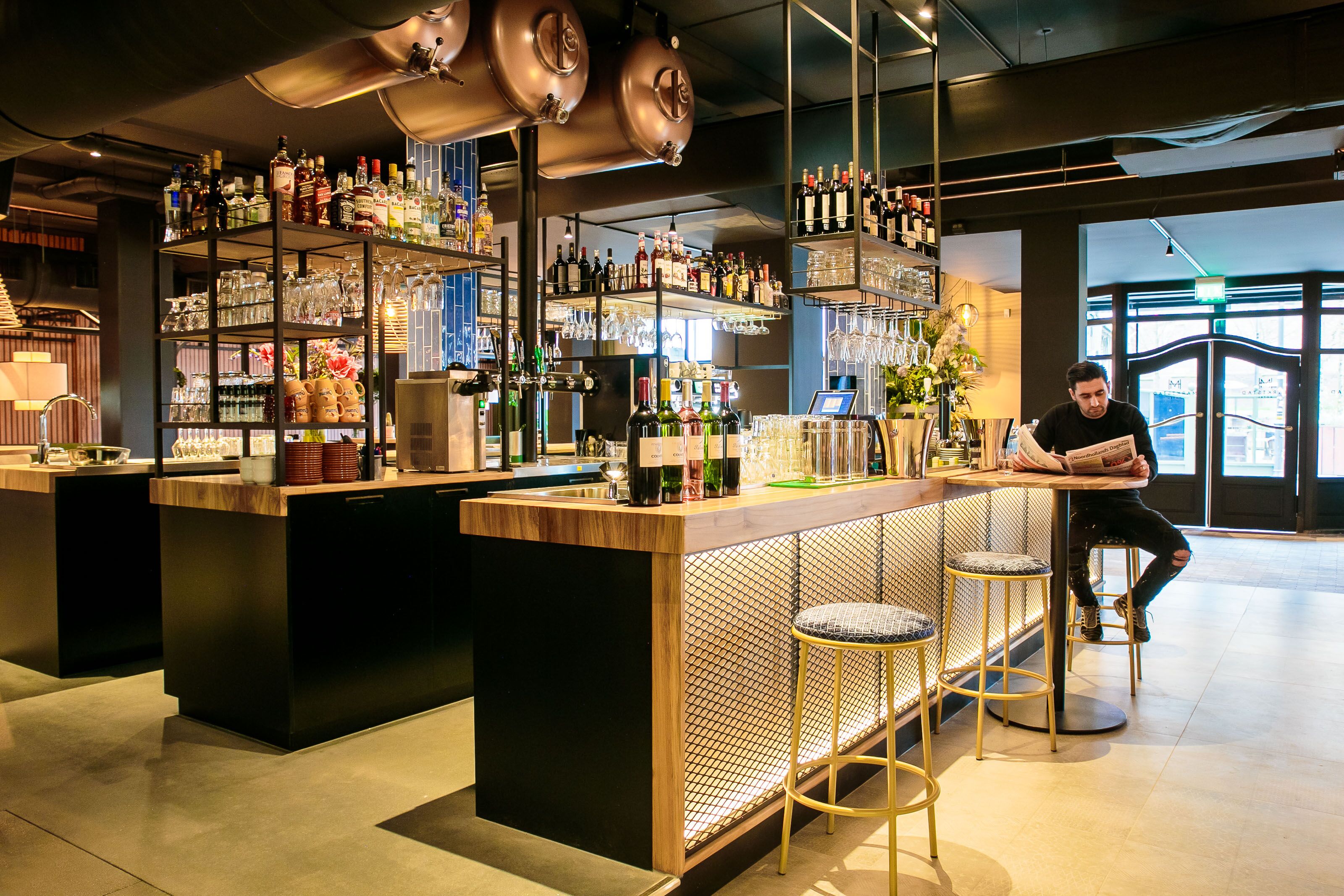 breakfast and dinner served, al fresco dining