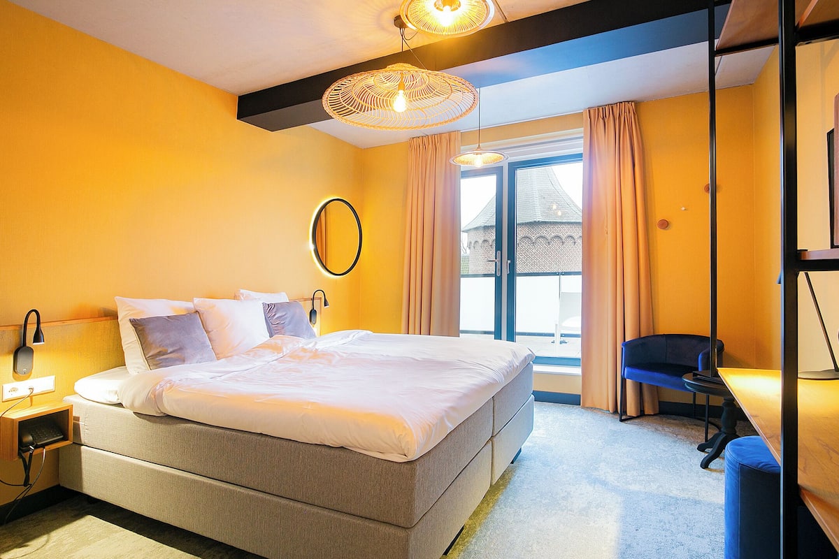 Deluxe Studio, Balcony | 1 bedroom, premium bedding, in-room safe, desk