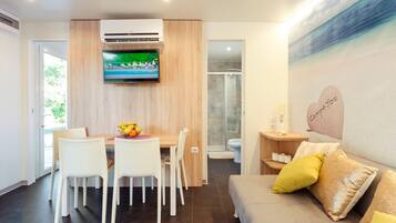 Premium Mobile Home, 2 Bedrooms, Terrace | In-room dining