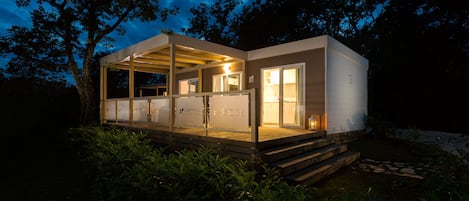 Façade de l’hébergement - soirée/nuit