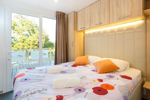 Casa rodante Premium, 2 habitaciones, Terraza | Escritorio, wifi gratis y ropa de cama 