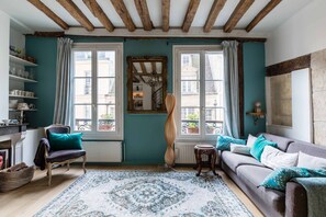 Fireplace - Artistic Excellence in the Marais, by Veeve (Paris)