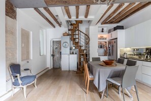 Dining - Artistic Excellence in the Marais, by Veeve (Paris)