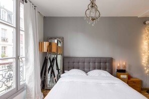 3 bedrooms, WiFi, bed sheets - Artistic Excellence in the Marais, by Veeve (Paris)