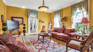 Smart TV, fireplace, books