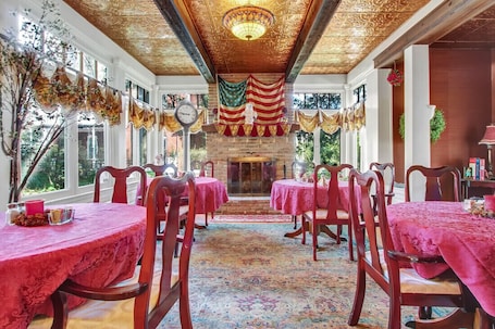 Dining. The Patriot House Near Hersheypark, LVC, Mt. Gretna, Renaissance Faire!!!!