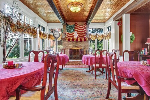 The Patriot House Near Hersheypark, LVC, Mt. Gretna, Renaissance Faire!!!!