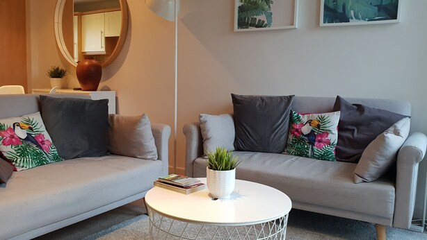 City Apartment | Living area - Quiet Modern 2 bed 2 bath with elevator (Edinburgh)