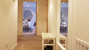 Interior - Quiet Modern 2 bed 2 bath with elevator (Edinburgh)