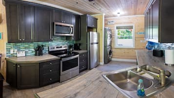 Geladeira, micro-ondas, fogão, cooktop