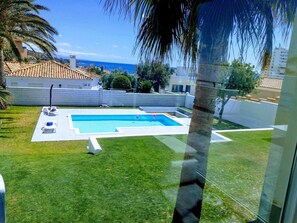 Outdoor pool - Detached villa private pool and sea views (Sotogrande)