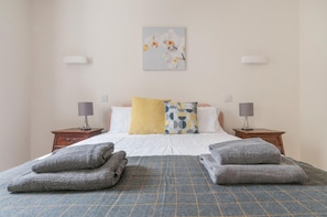 2 bedrooms, iron/ironing board, cribs/infant beds, free WiFi