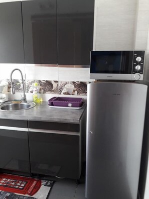 Fridge, microwave, coffee/tea maker, toaster - Charming apartment furnished and fully equipped (Dakar)
