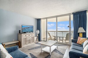 Condo, 1 Bedroom | Living area