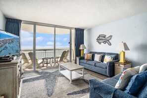 Condo, 1 Bedroom | Living area