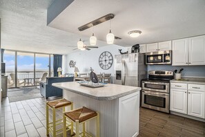 Condo, 1 Bedroom | Private kitchen | Fridge, oven, coffee/tea maker, toaster