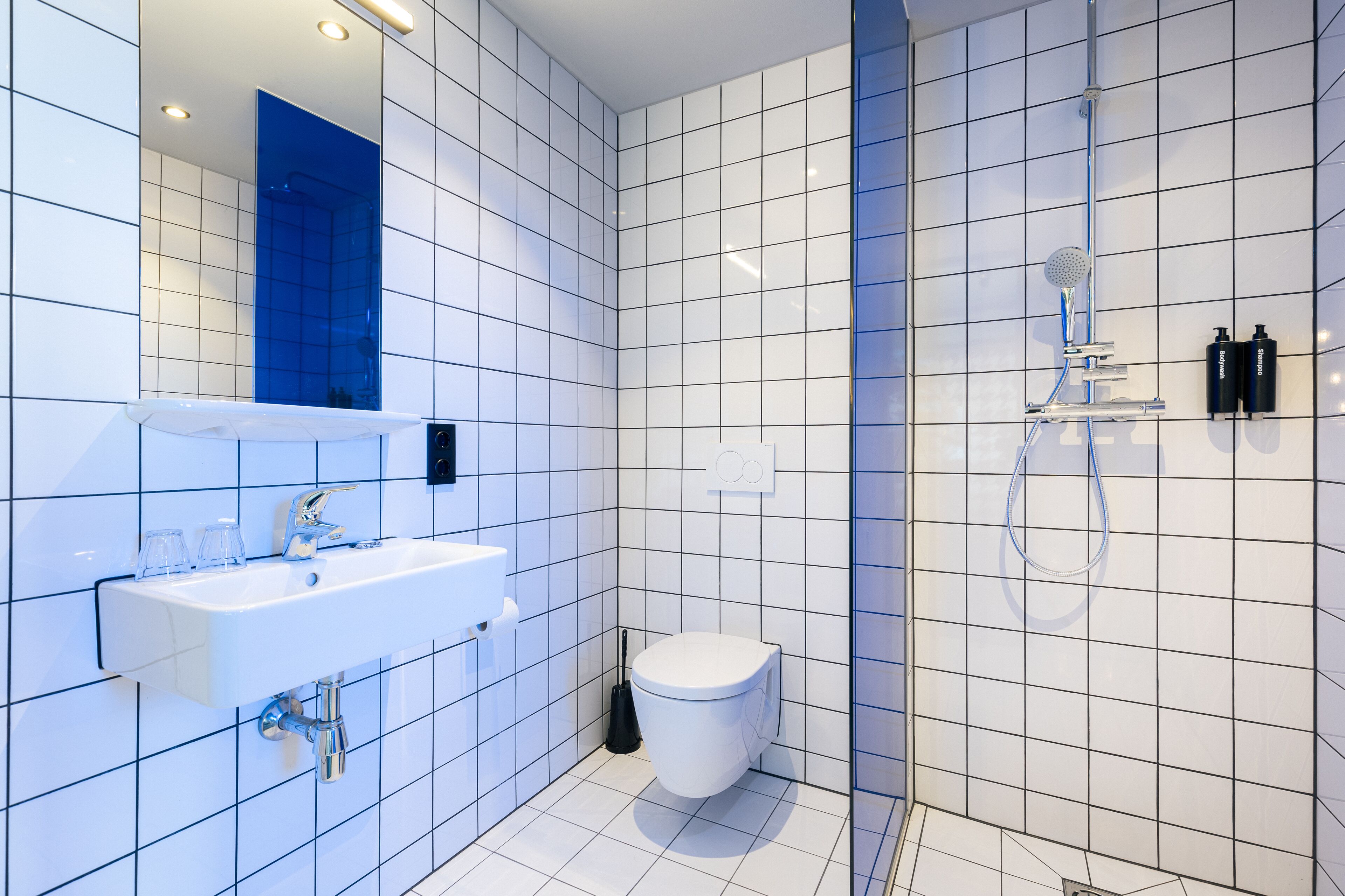 rock me room | bathroom | shower, rainfall showerhead, free toiletries, hair dryer