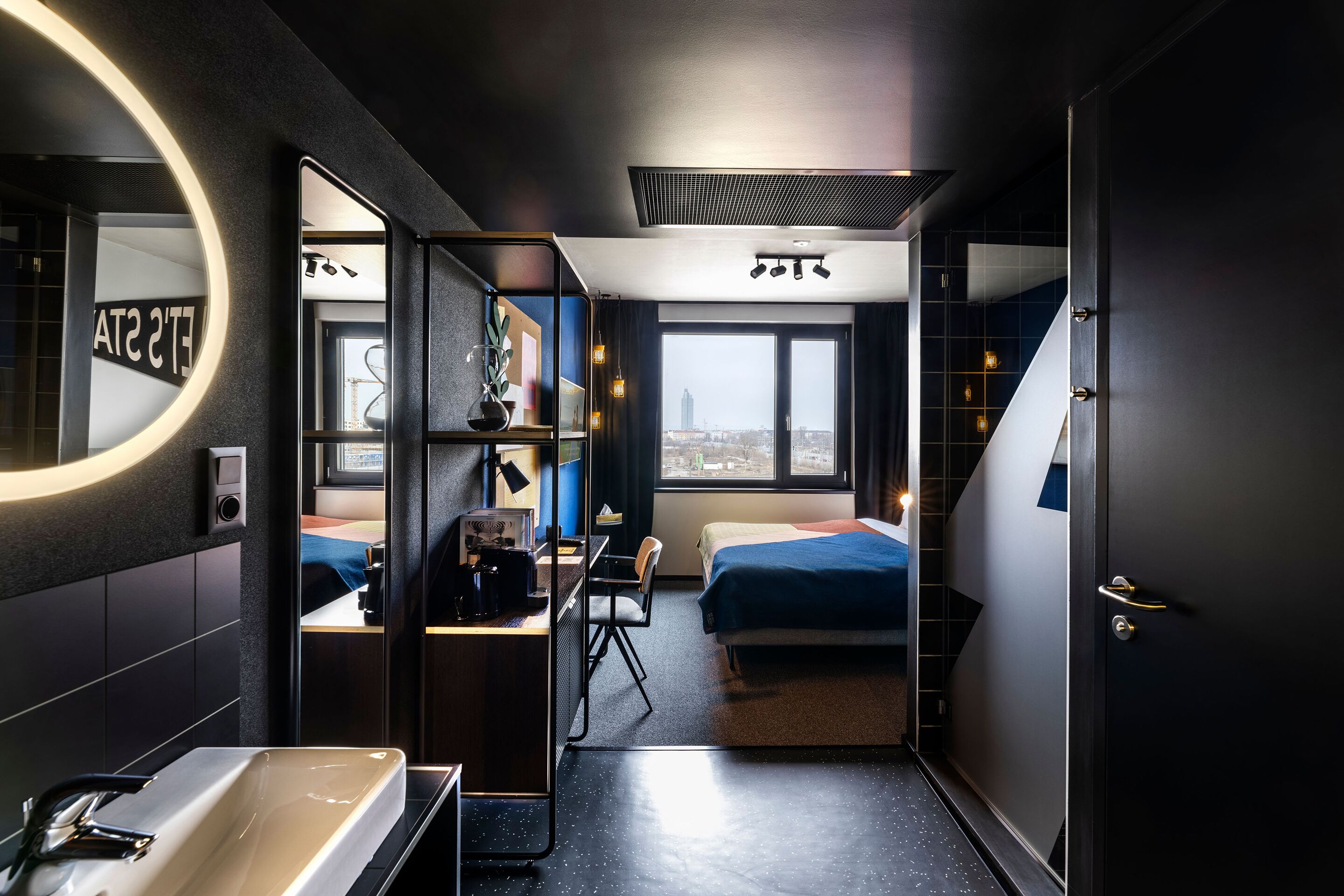 Shower, rainfall showerhead, free toiletries, hair dryer