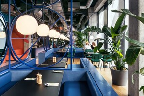 Breakfast, lunch and dinner served - The Social Hub Vienna (Vienna)